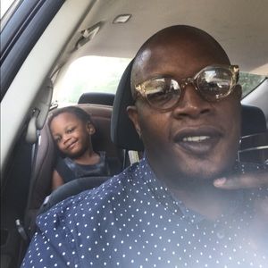 Meet your Posher, Pastor antoinne